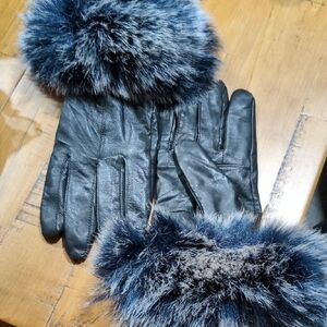Surell Black Leather Gloves with Faux Fur Cuffs